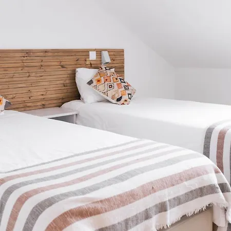 Ferrel Surf House Bed & Breakfast Baleal